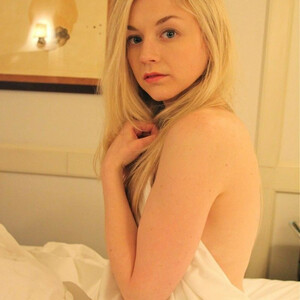 Newest Celebrity Nude Emily Kinney 017 pic