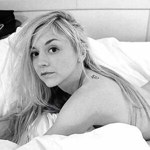 Newest Celebrity Nude Emily Kinney 020 pic