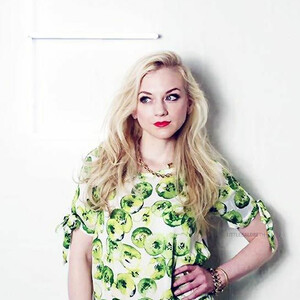 Celebrity Nude Pic Emily Kinney 044 pic