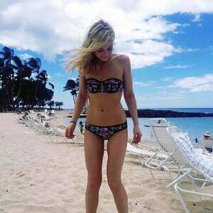 Celeb Nude Emily Kinney 066 pic