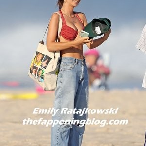 Free nude Celebrity Emily Ratajkowski 039 pic