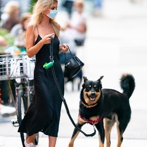 Emily Ratajkowski is Pictured Walking Her Dog Colombo in NYC (25 Photos) – Leaked Nudes