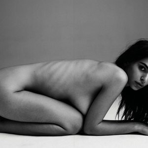 Hot Naked Celeb Emily Ratajkowski 001 pic