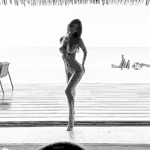 Celebrity Nude Pic Emily Ratajkowski 032 pic