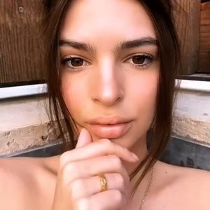 Emily Ratajkowski Sexy (4 Photos + Gifs) - Leaked Nudes