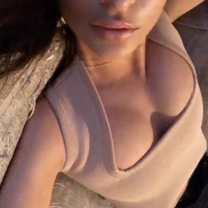Emily Ratajkowski Sexy (4 Pics + Gif) – Leaked Nudes