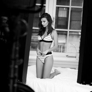 Emily Ratajkowski Sexy (7 New Photos) – Leaked Nudes