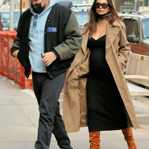 Emily Ratajkowski Shows Off Her Baby Bump in New York (29 Photos) - Leaked Nudes