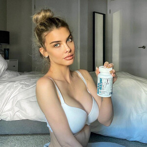 Real Celebrity Nude Emily Sears 012 pic