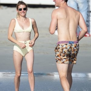 Nude Celebrity Picture Emma Roberts 026 pic