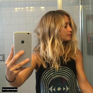 Nude Celebrity Picture Emme Rylan 015 pic