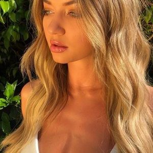 Naked Celebrity Pic Erika Costell 022 pic
