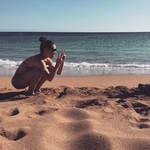 Celeb Naked Evangeline Lilly 004 pic