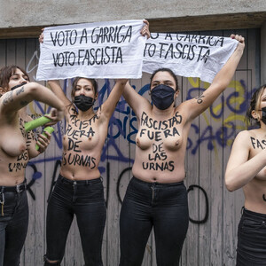 Femen Activists Protest Against Vox Candidate in Barcelona (5 Photos) – Leaked Nudes