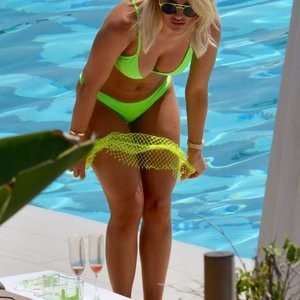 Celeb Naked Danielle Armstrong 011 pic
