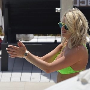 Naked celebrity picture Danielle Armstrong 037 pic
