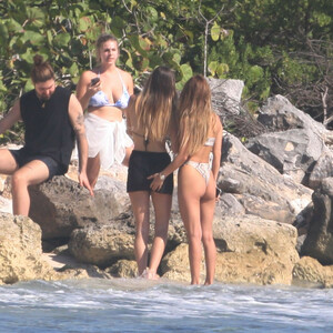 Francesca Farago & Demi Sims Pack on the PDA In Tulum (61 Photos) - Leaked Nudes