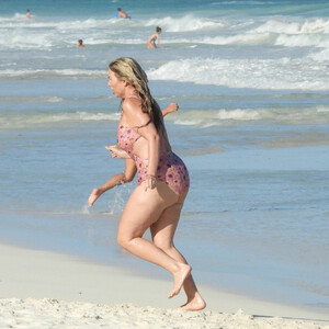 Frankie Essex Hits the Beach in Mexico (34 Photos) - Leaked Nudes