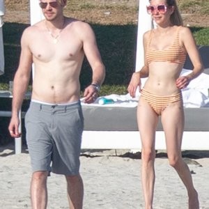 Friendly Exes? Emma Roberts and Chord Overstreet Enjoy the Sunshine in Mexico (34 Photos) – Leaked Nudes