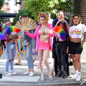 Free nude Celebrity Gabi Grecko 006 pic