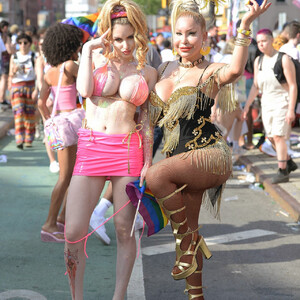 Naked celebrity picture Gabi Grecko 016 pic