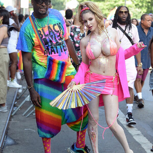 celeb nude Gabi Grecko 036 pic