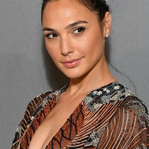 Famous Nude Gal Gadot 007 pic