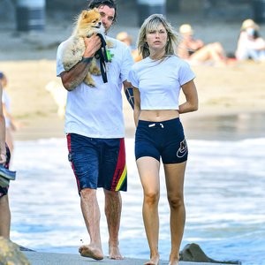 Gavin Rossdale Is Spotted with a Mystery Woman on the Beach in Malibu (31 Photos) – Leaked Nudes