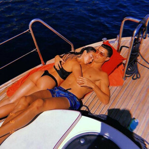 Famous Nude Georgina Rodriguez 018 pic