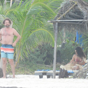 Gerard Butler Hits the Beach in Mexico with a Mystery Woman (31 Photos) - Leaked Nudes
