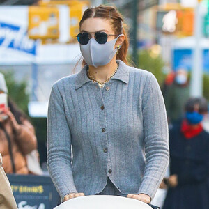 Gigi Hadid is Spotted Pushing Her Baby in Her Stroller in NYC (10 Photos) – Leaked Nudes