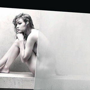 Naked celebrity picture Gigi Hadid 006 pic