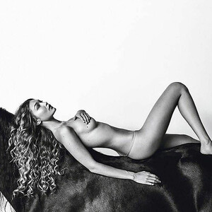 Real Celebrity Nude Gigi Hadid 007 pic