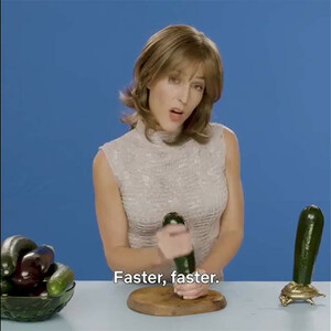 Famous Nude Gillian Anderson 007 pic