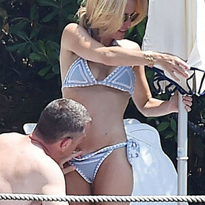 Celebrity Naked Gillian Anderson 039 pic