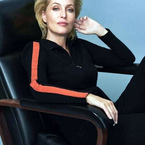 Famous Nude Gillian Anderson 090 pic