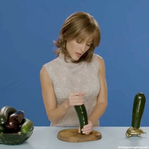 Famous Nude Gillian Anderson 133 pic