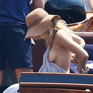 Free Nude Celeb Gillian Anderson 169 pic