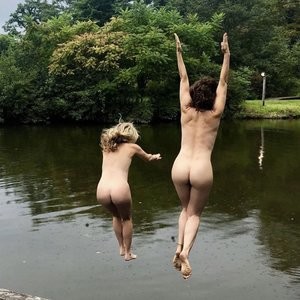 Free Nude Celeb Gina Gershon 001 pic