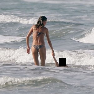 Naked Celebrity Gisele Bundchen 011 pic