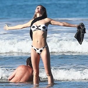 Gisele BÃ¼ndchen Takes a Morning Stroll & an Eevening Dip While Vacationing in Costa Rica (14 Photos) – Leaked Nudes