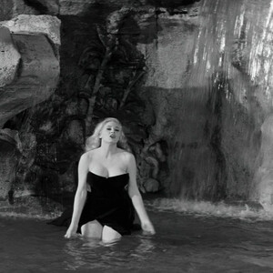 celeb nude Anita Ekberg 007 pic