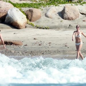 Gwyneth Paltrow in a Bikini (15 Photos) – Leaked Nudes
