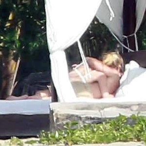 Celebrity Nude Pic Gwyneth Paltrow 012 pic