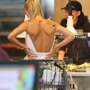 Nude Celebrity Picture Hailey Baldwin 043 pic