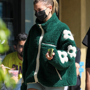 Leaked Celebrity Pic Hailey Baldwin 003 pic