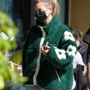 Celebrity Leaked Nude Photo Hailey Baldwin 004 pic