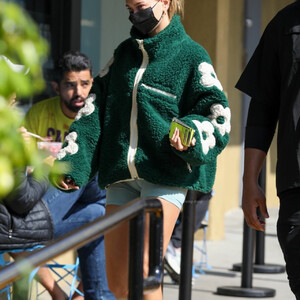 Naked Celebrity Hailey Baldwin 005 pic