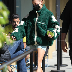 Naked Celebrity Hailey Baldwin 007 pic