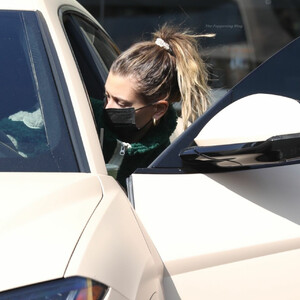 Free nude Celebrity Hailey Baldwin 028 pic